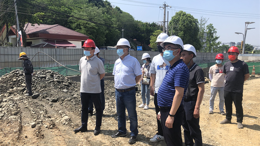 集团党委委员、副总经理倪丹带队督查南山路道路补短工程项目 集团党委委员、副总经理倪丹带队督查南山路道路补短工程项目