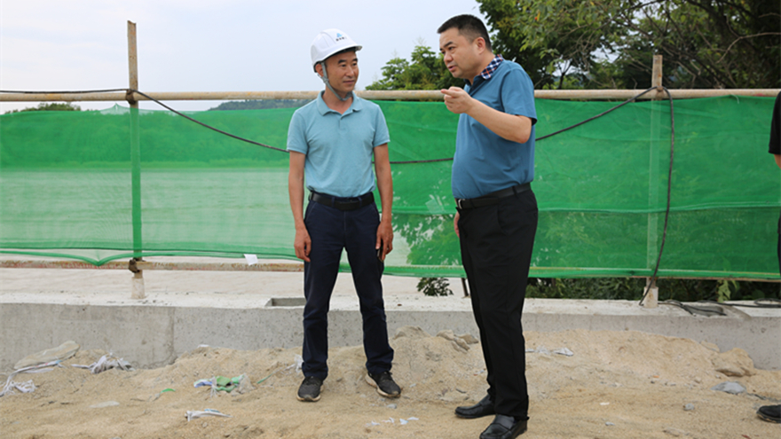 集团党委书记、董事长肖林督导检查南山路道路及排水补短板工程项目防汛情况 集团党委书记、董事长肖林督导检查南山路道路及排水补短板工程项目防汛情况